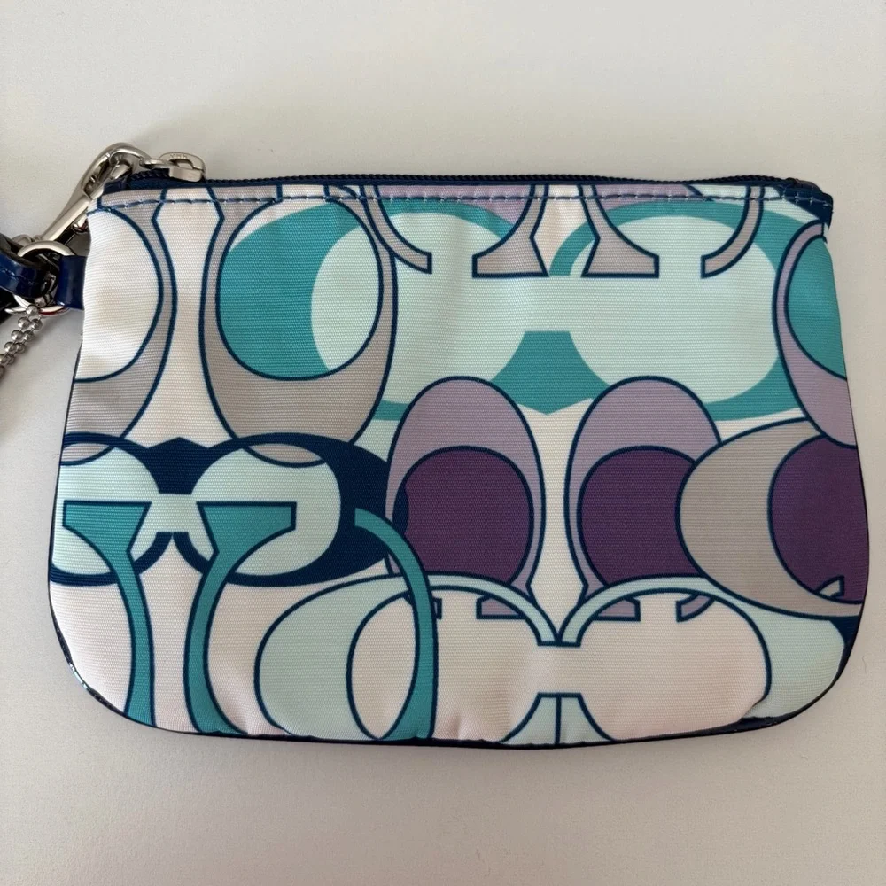 Coach Ashley Scarf Print Wristlet EUC - Picture 2 of 7